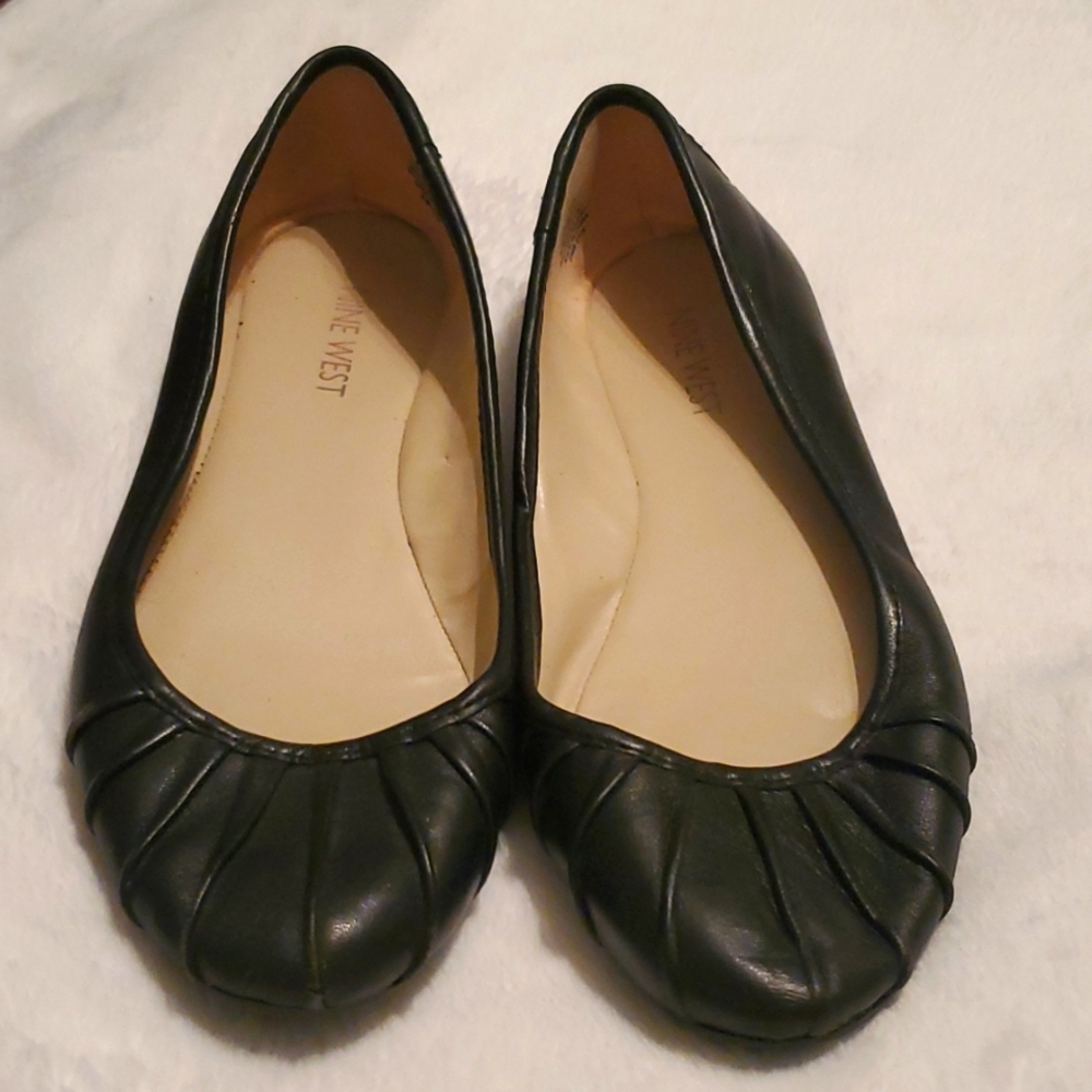 Nine West black leather flats good condition.  Size 6.5
